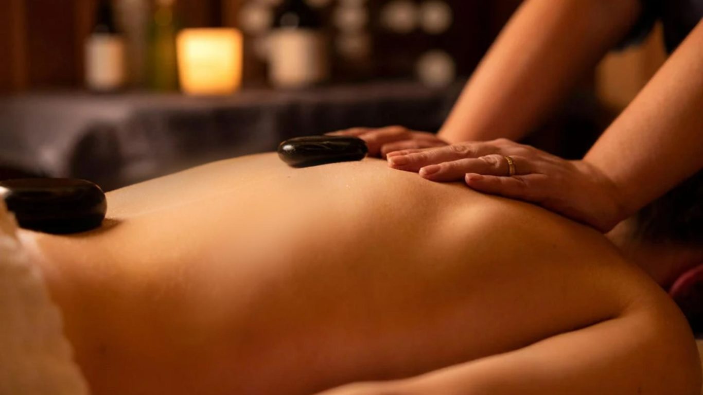 cedarwood_hotstonemassage