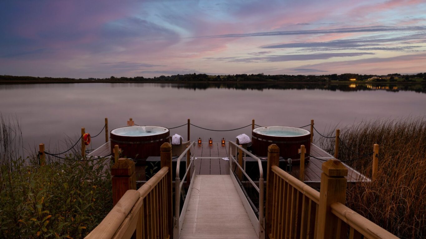 Dusk-night-hot-tub-Wineport-Lodge