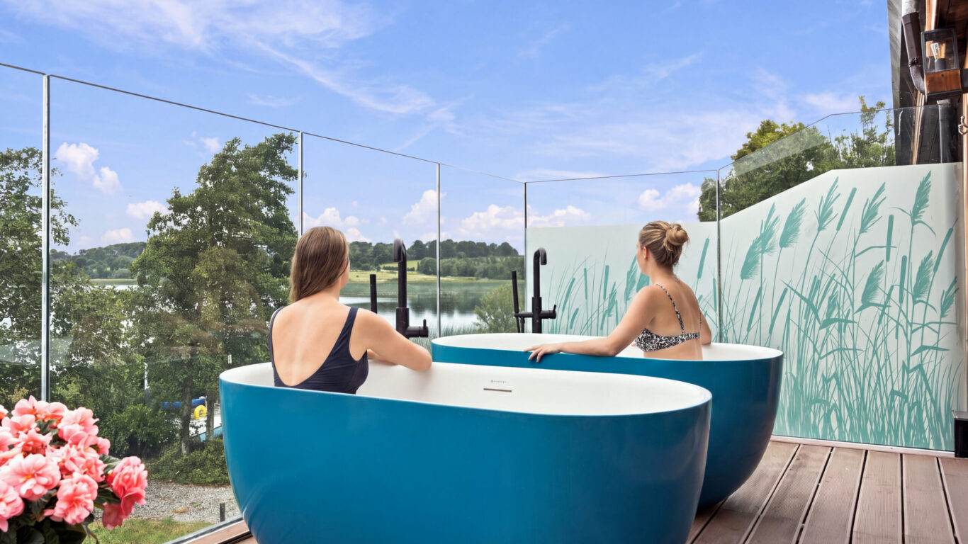 Relax in luxurious rooftop baths with stunning lake views, surrounded by nature and privacy at our exclusive hotel.
